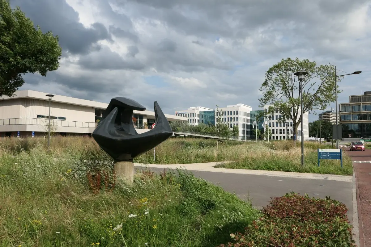 WA127 3 Driepuntig Beeld Campus WUR oost Ittman JPG