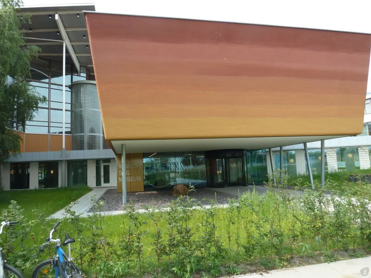 WA078 4 Bauxietklomp ISRIC locatie 2013 Campus jpg