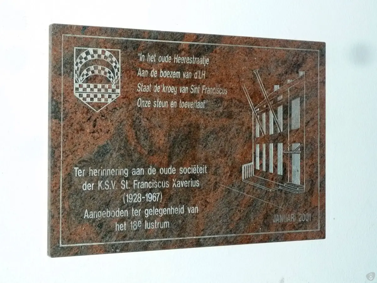 WA056 3 Plaquette sociëteit KSV in doorgang Heerenstraat 16 18 JPG