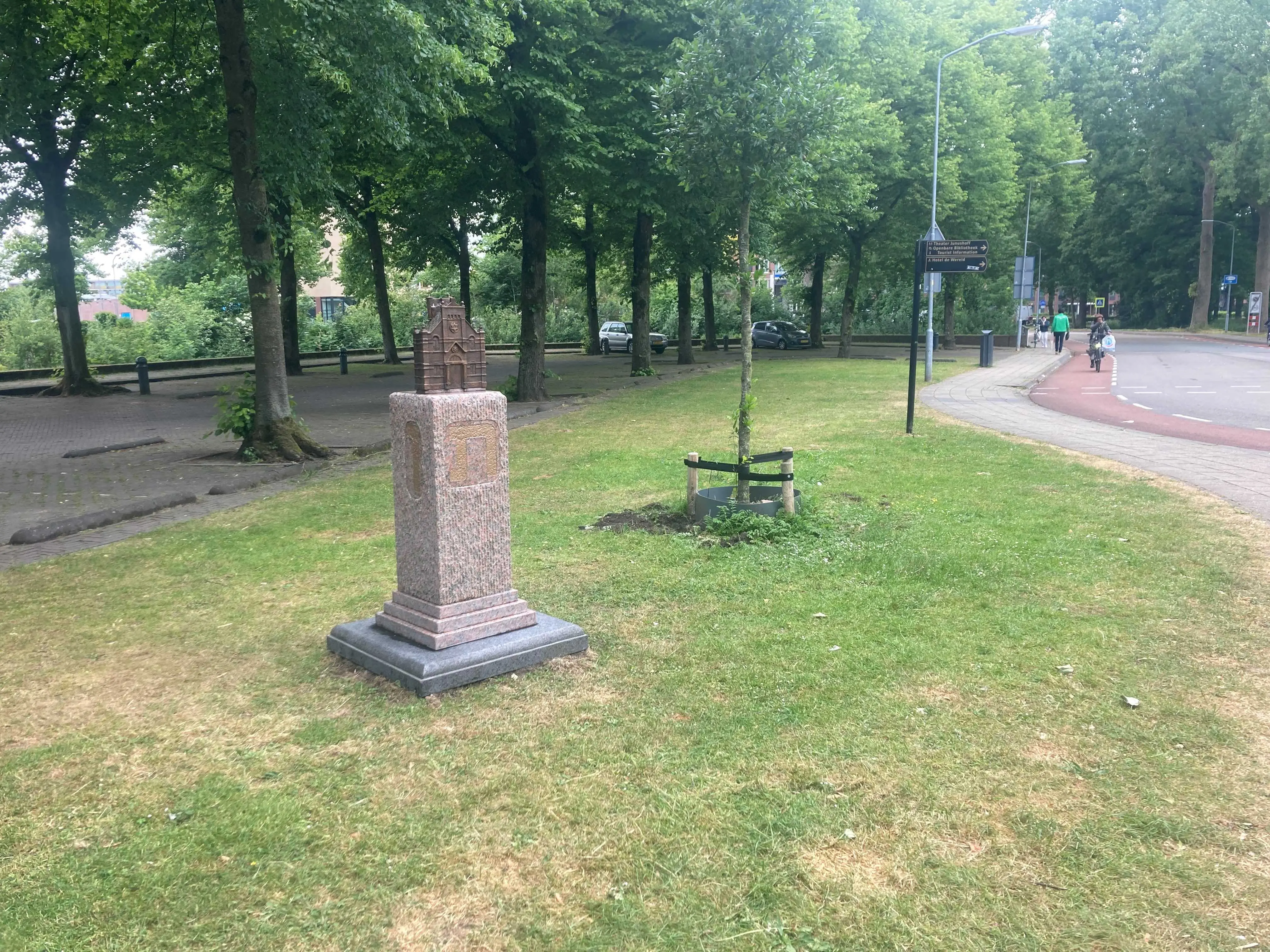WA327 1 Synagoge met Joodse man Amiran Djanashvili Walstraat Plantsoen